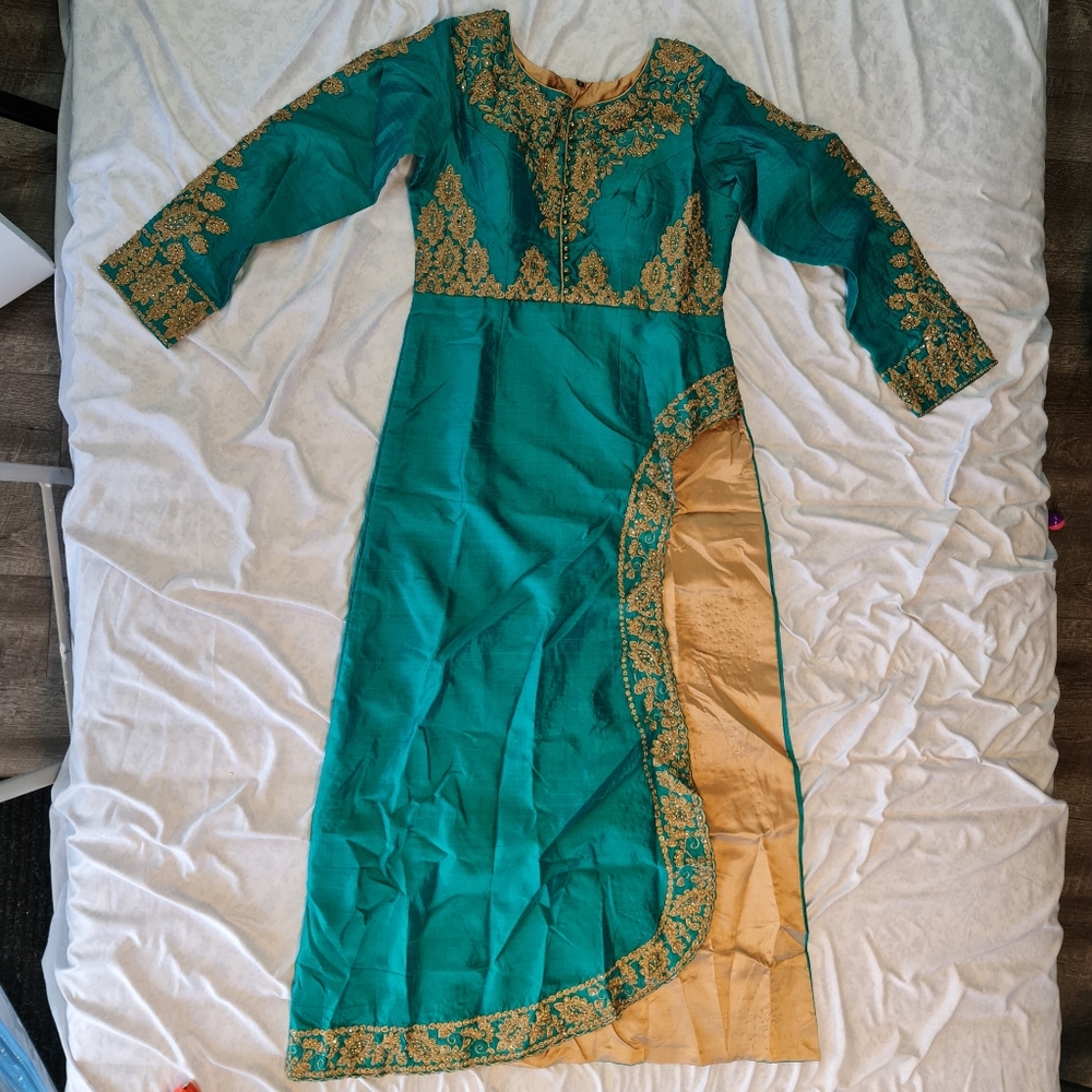 Turquoise indian south asian kameez (dress) with long hip high slit full sleeves